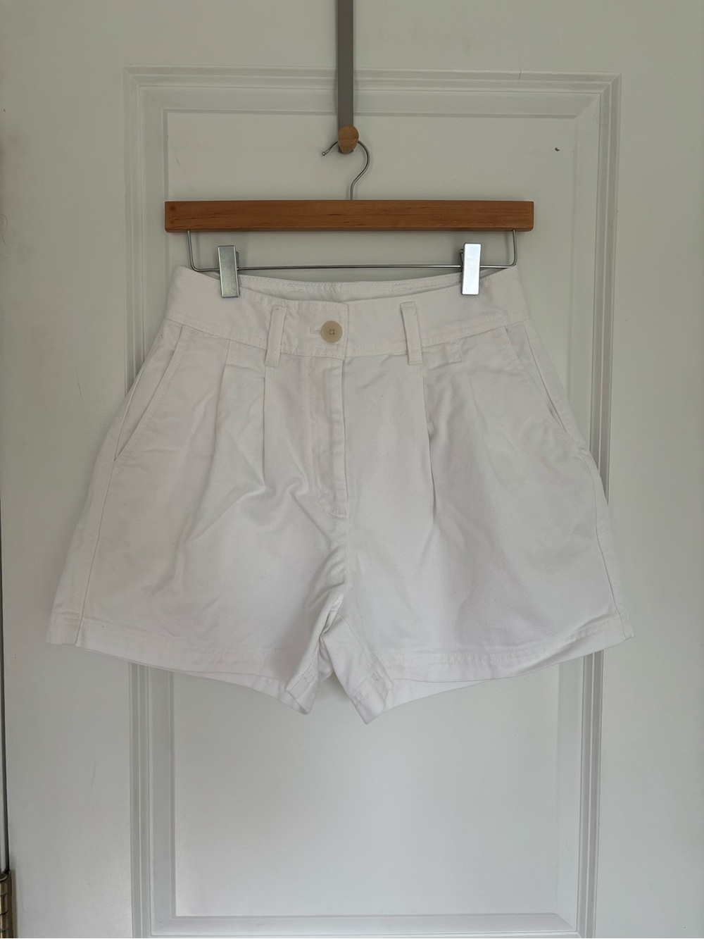 Aritizia The Group by Babaton White High Waisted Pleated Denim Shorts 6